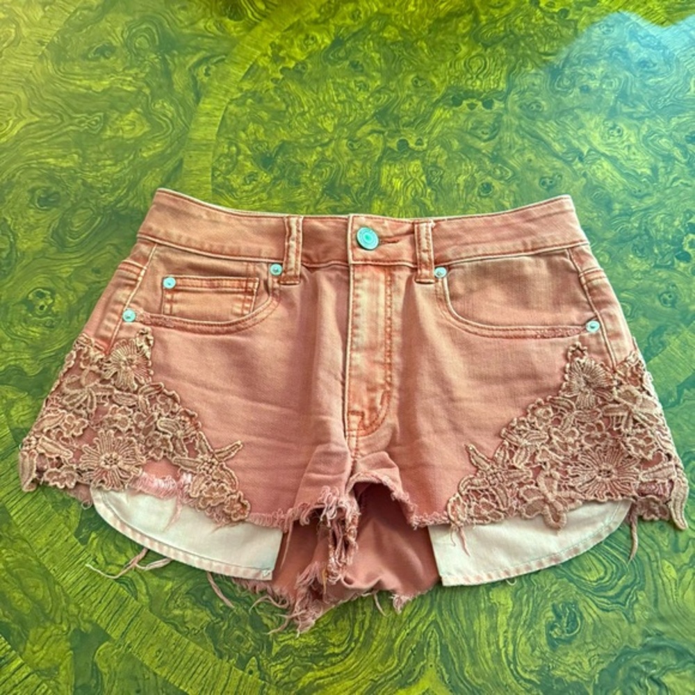 American Eagle NWOT Sz 4 Lace Appliqué Trim Denim Shorts Salmon Colored